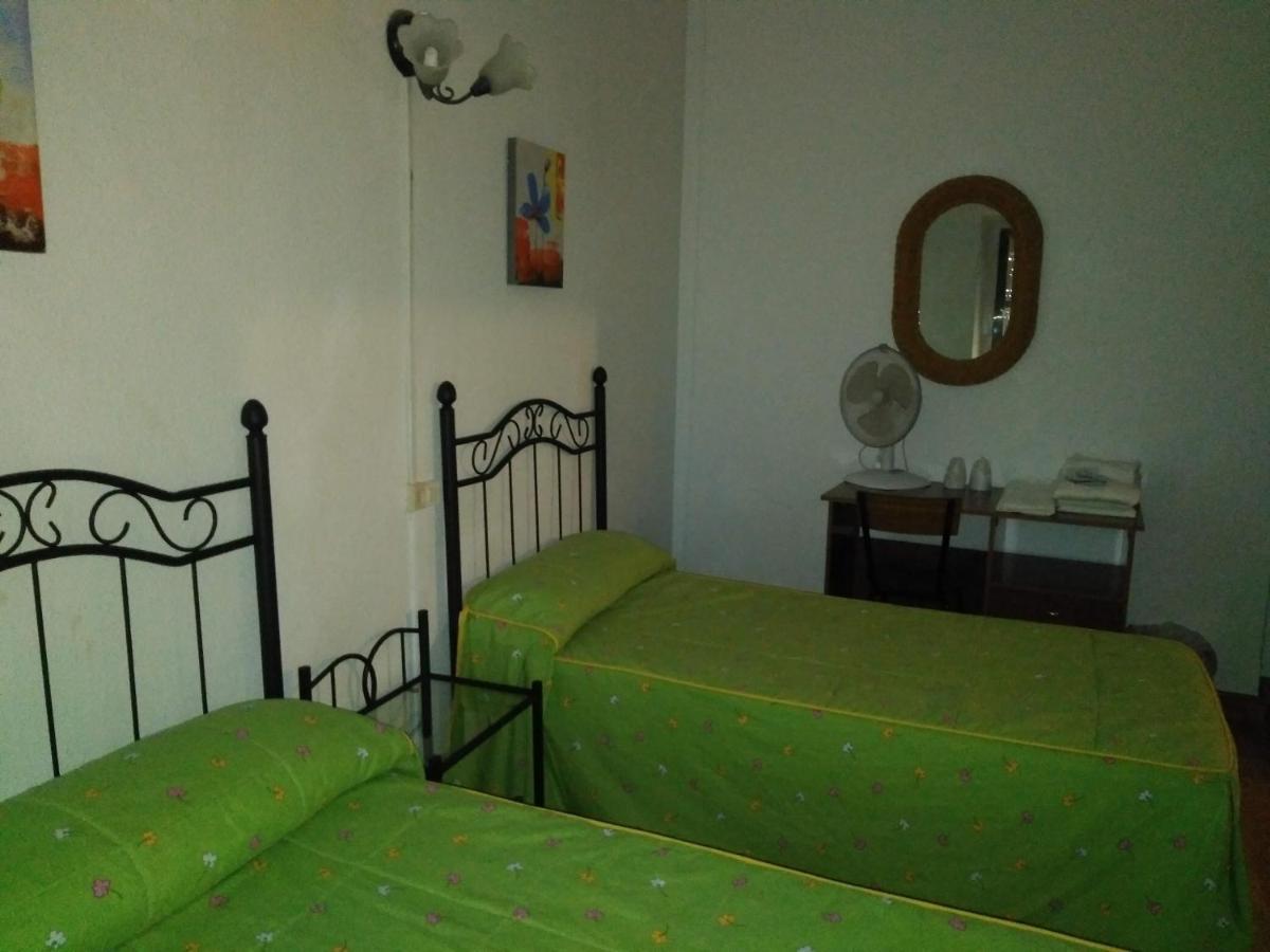 Pension Carretero Caceres Exterior photo